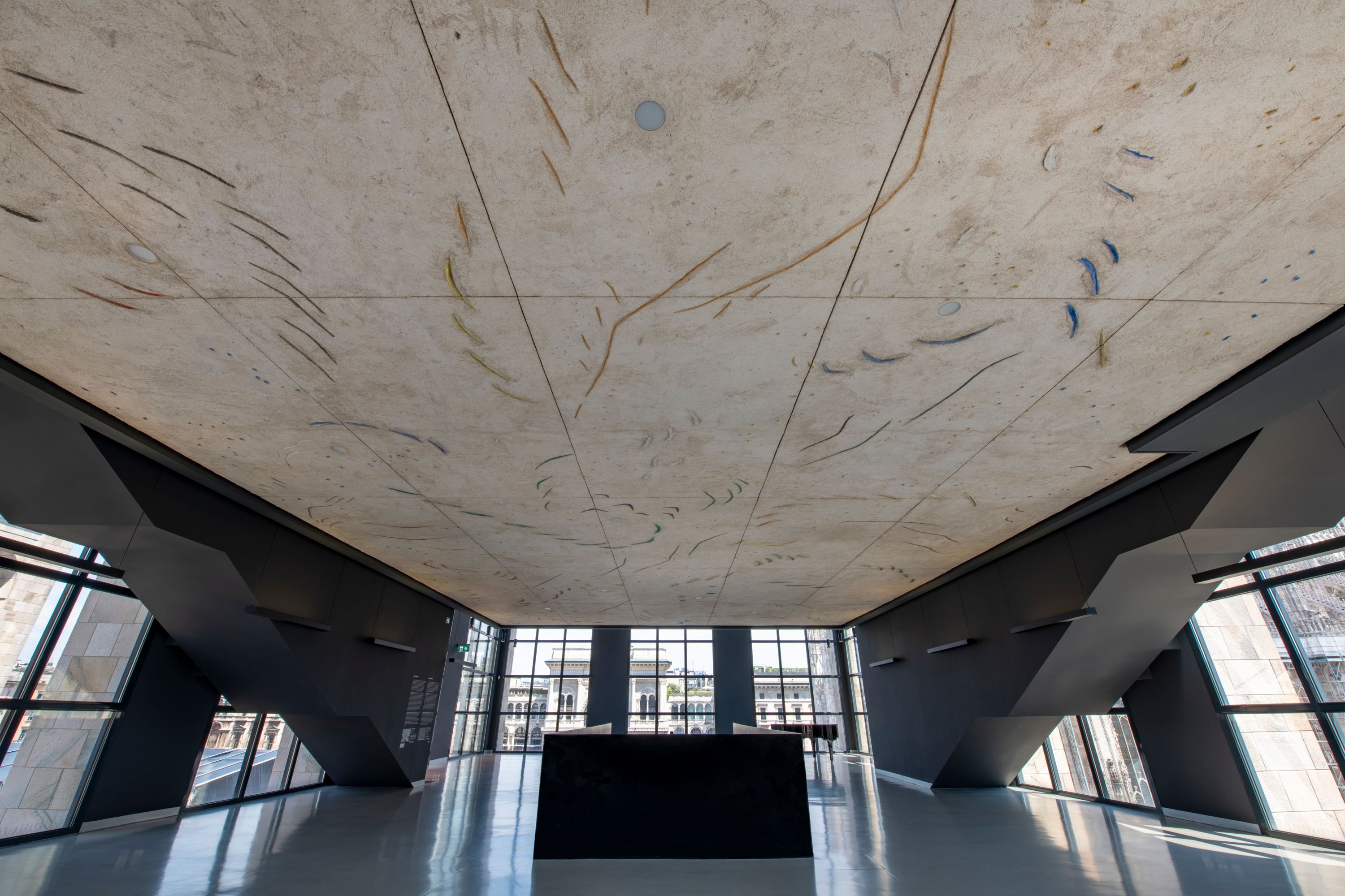 Lucio Fontana, Soffitto spaziale, 1956, buchi e tagli su intonaco fresco, applicazioni di intonaco a rilievo e pittura a secco.