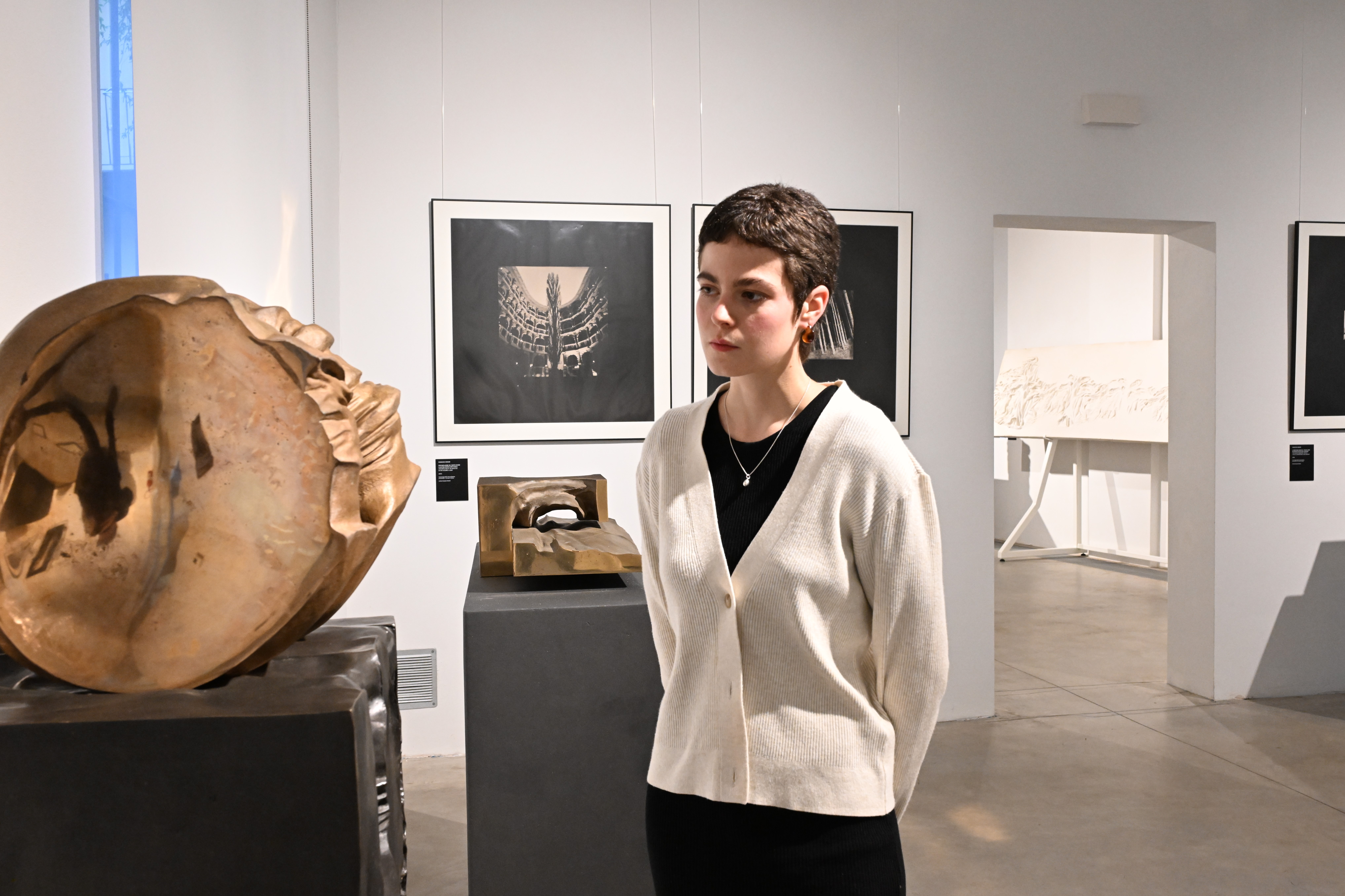 Alcune sale della mostra Oltre il giardino. La Natura nell’opera di Francesco Somaini allestita presso la Fondazione Francesco Somaini Scultore ETS fino al 31 maggio 2025.